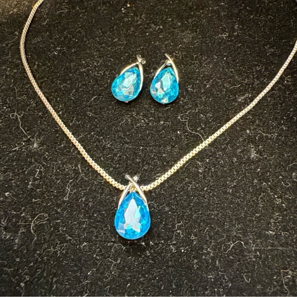 Jewelry - Elegant Silver and Blue Teardrop Jewelry Set